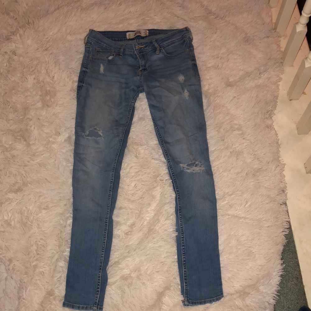 Distressed skinny jeans
